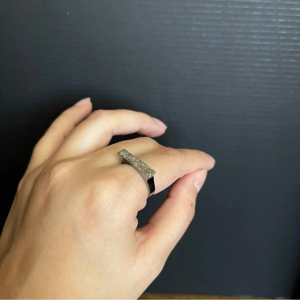 Sterling silver bar cz gunmetal size 6 unmarked ring